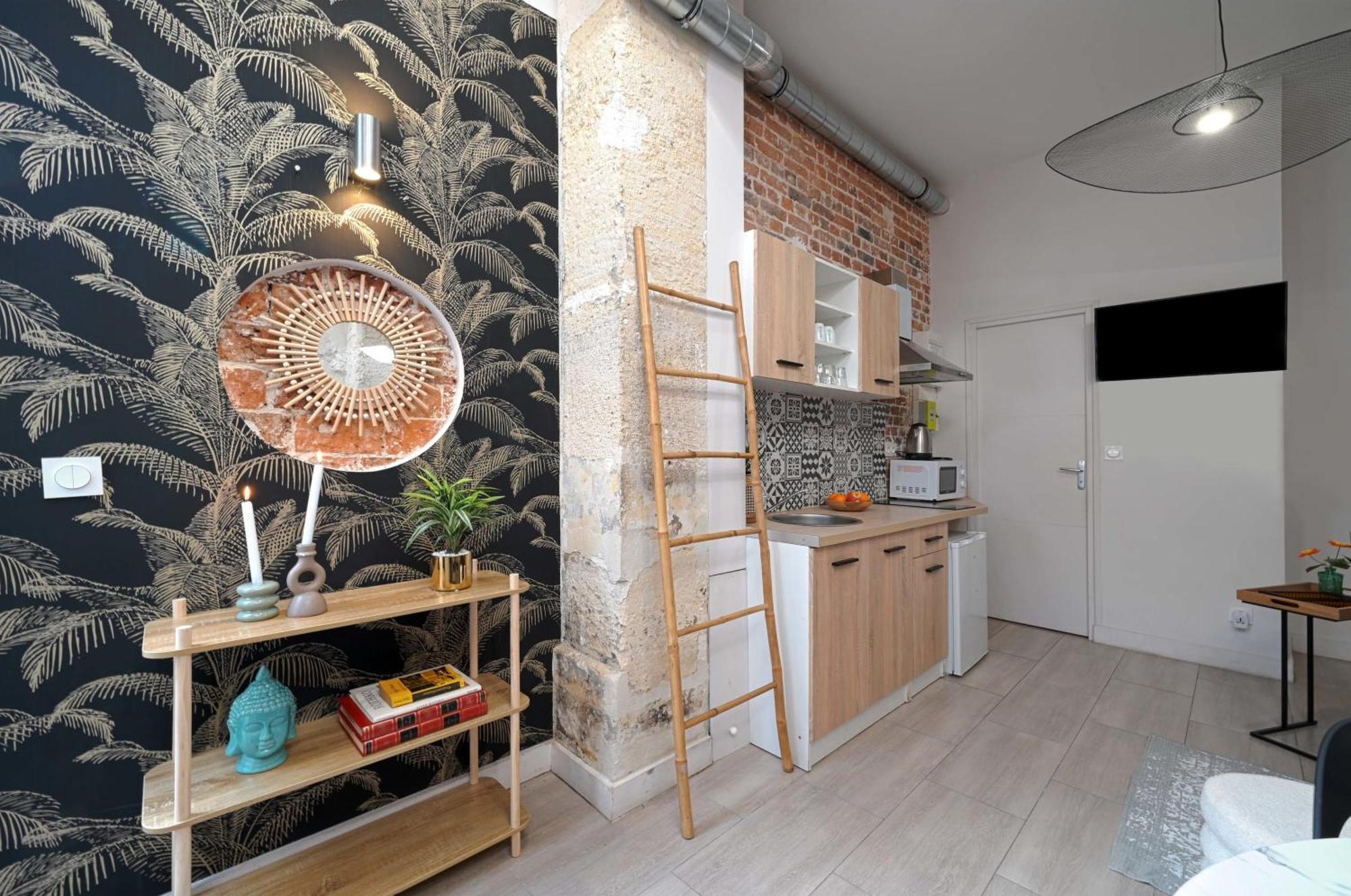 2 Bed Modern Fully Furnish Flat,Close To Buttes Chaumon Park Lägenhet Paris Exteriör bild