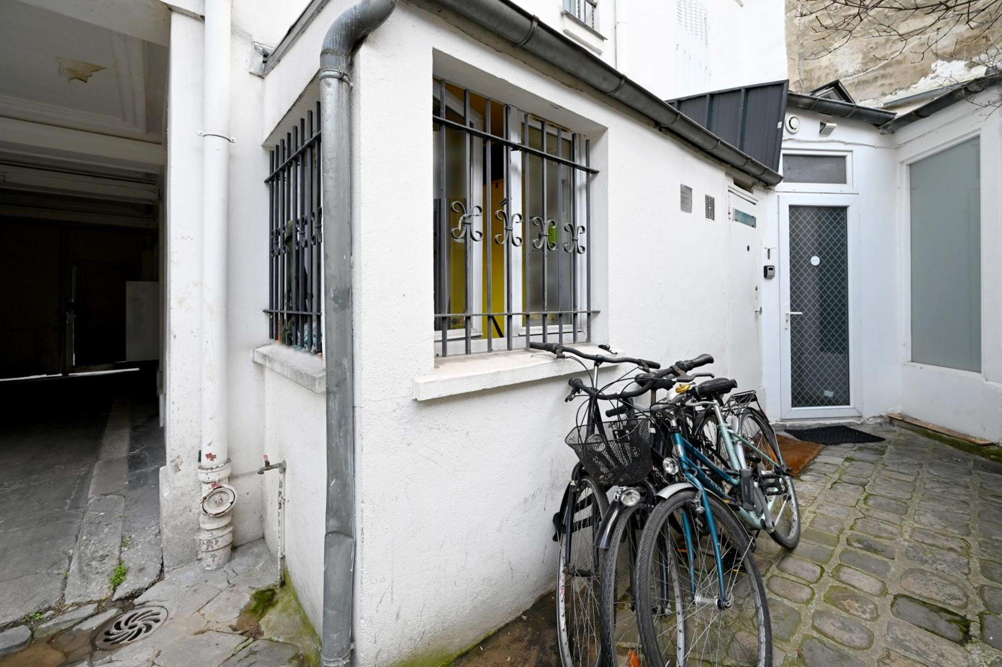 2 Bed Modern Fully Furnish Flat,Close To Buttes Chaumon Park Lägenhet Paris Exteriör bild