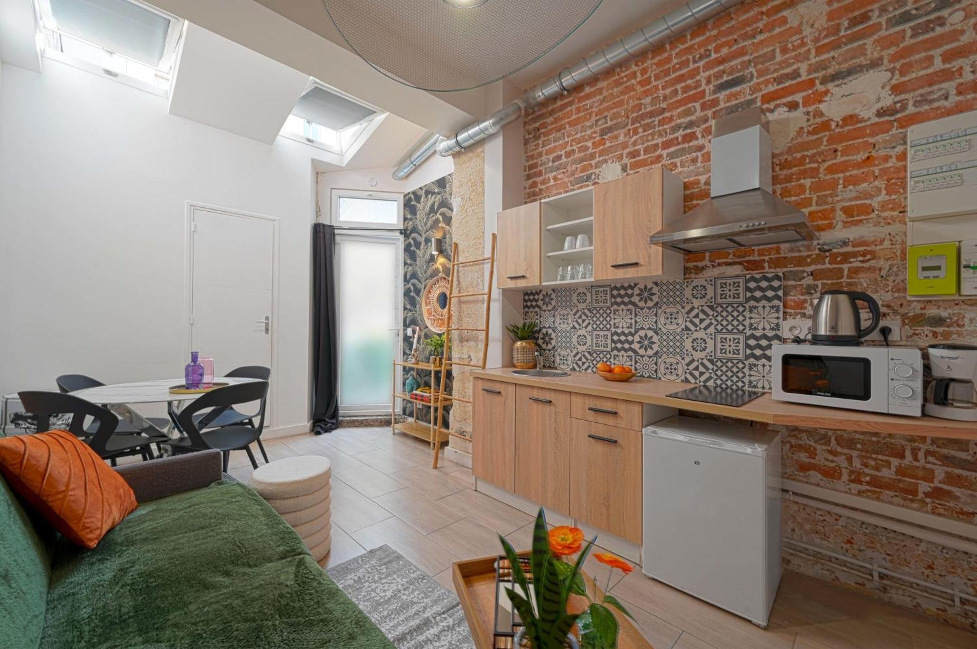 2 Bed Modern Fully Furnish Flat,Close To Buttes Chaumon Park Lägenhet Paris Exteriör bild